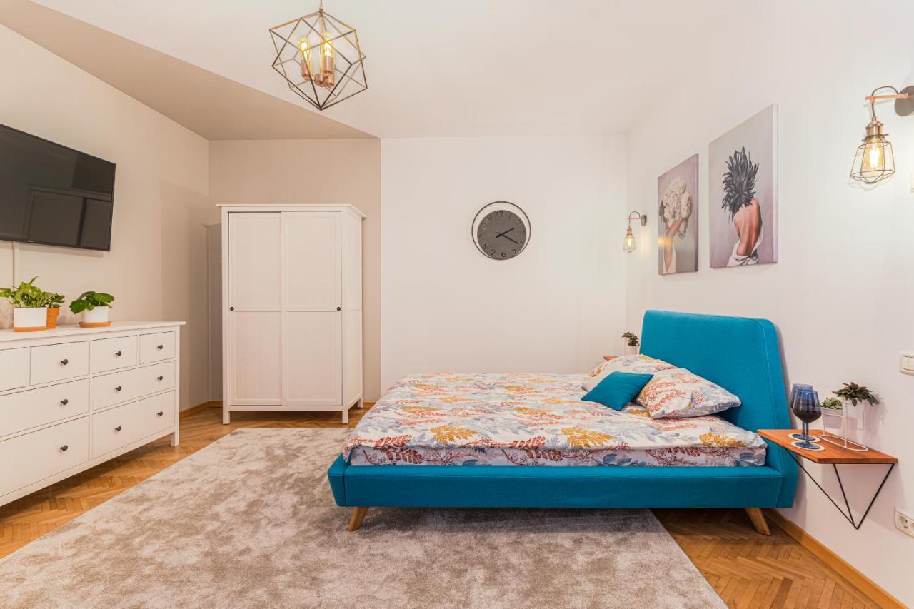 Garden Hideout - Central Apartment ブラショフ エクステリア 写真