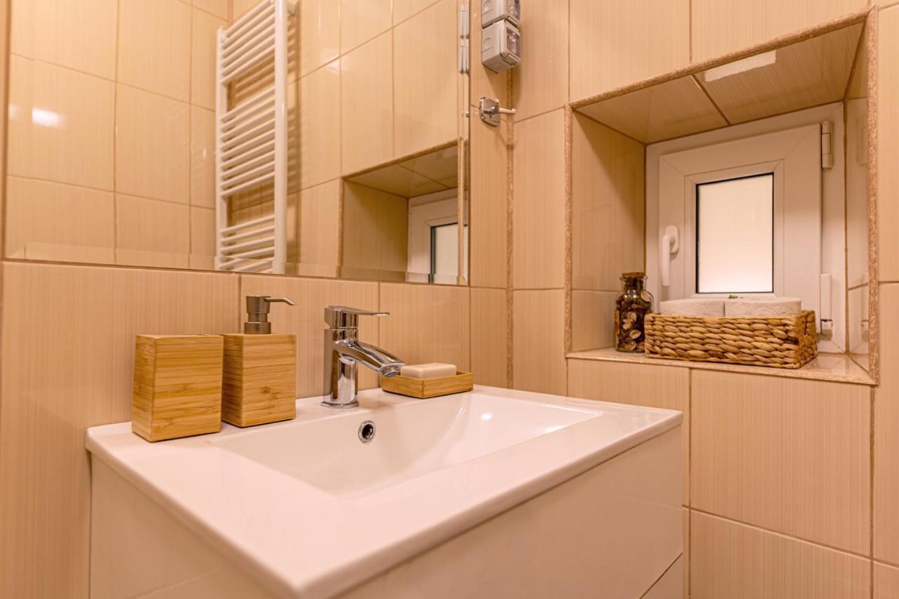 Garden Hideout - Central Apartment ブラショフ エクステリア 写真